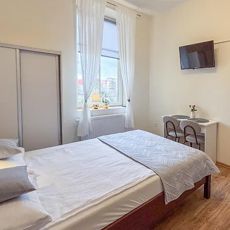 The Lion -apartamenty Z Aneksami Kuchennymi